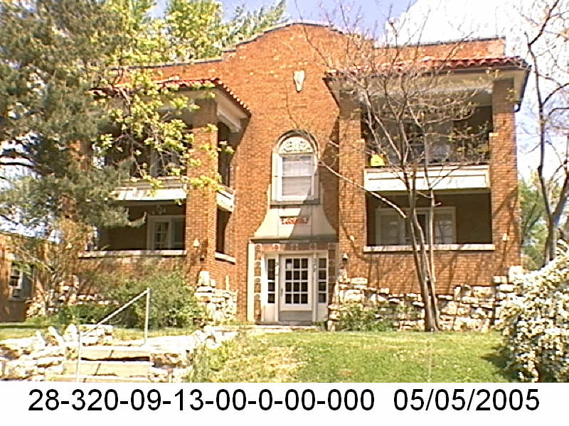 3216 E 8th St  