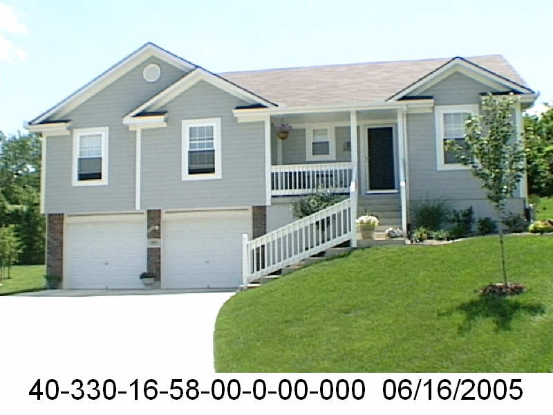 1205 SW Lakeview Dr  